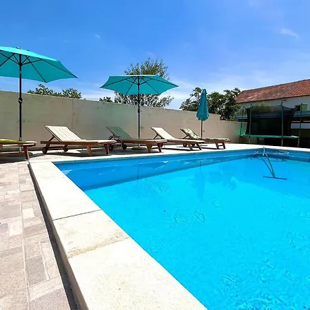 Lovely In Hébergement de vacances Rupalj