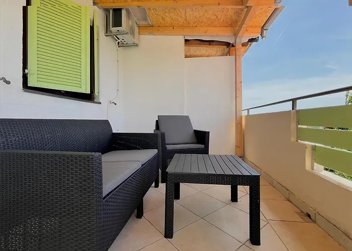 Дом отдыха Lovely In Rupalj